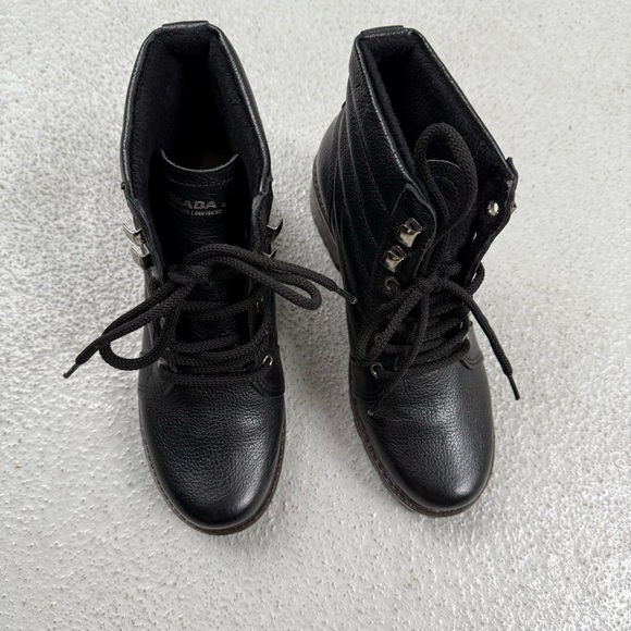 Pegada Short Black Leather Lace Up Booties, size 6 - Picture 2 of 11